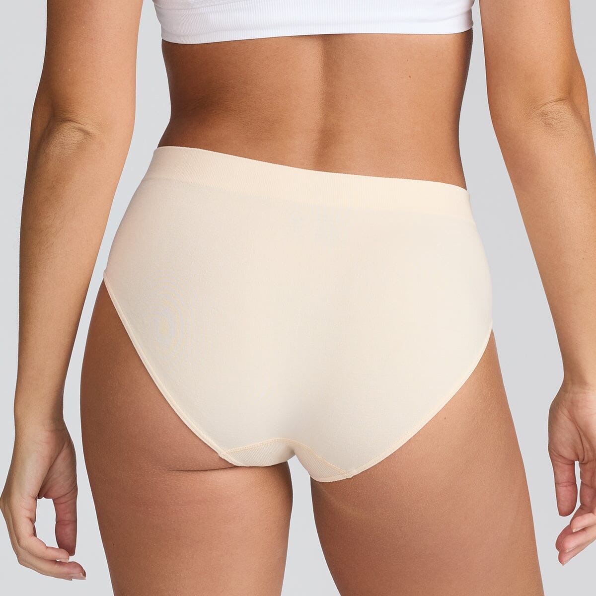 Women's SmoothFit Full Brief - Chic Champagne - Bamboo Underwear - Model:Elke